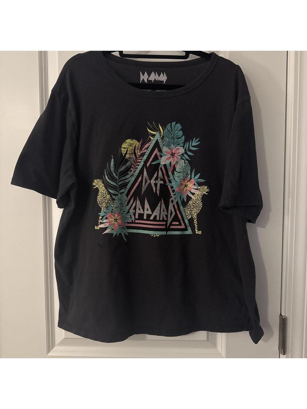 Dark Grey Def Leppard band tee